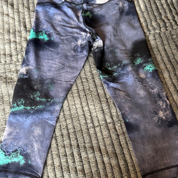Lululemon Milky Way Crops - Picture 3 of 3